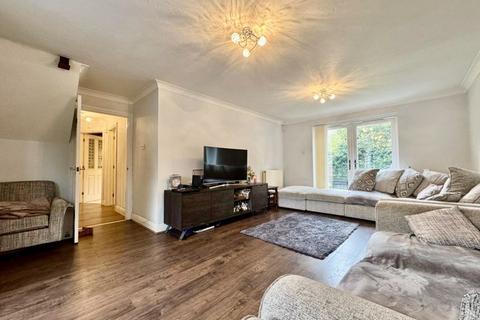 5 Greenside Park, Luton, LU2 7JF