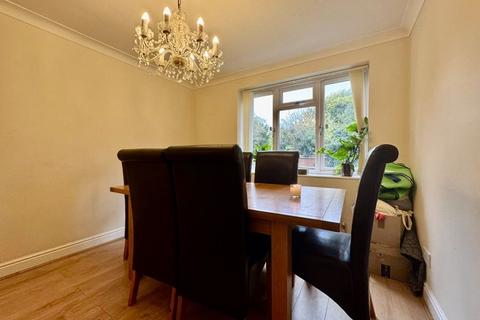 5 Greenside Park, Luton, LU2 7JF