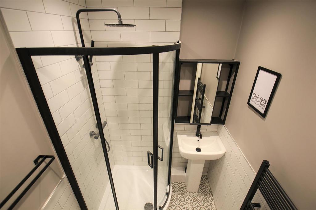 En Suite 1.jpg