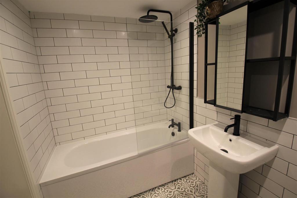 En Suite 2.jpg