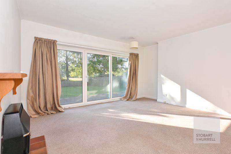 Lounge Outlook