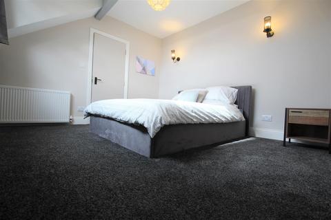 2 bedroom apartment to rent, Cardigan Road, Hyde Park, Leeds, LS6 1EB