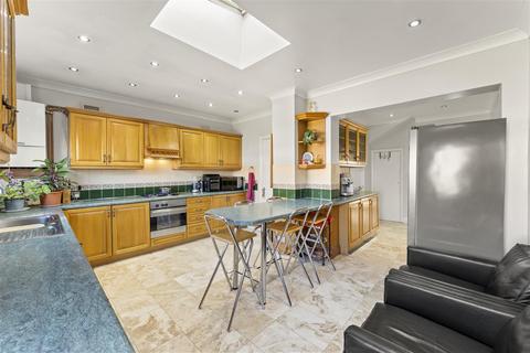 undefined, Great West Road, Hounslow TW5