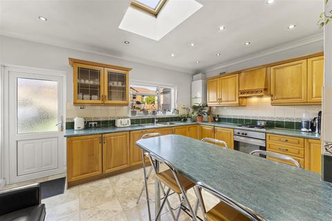 undefined, Great West Road, Hounslow TW5