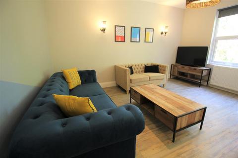 2 bedroom apartment to rent, Cardigan Road, Hyde Park, Leeds, LS6 1EB