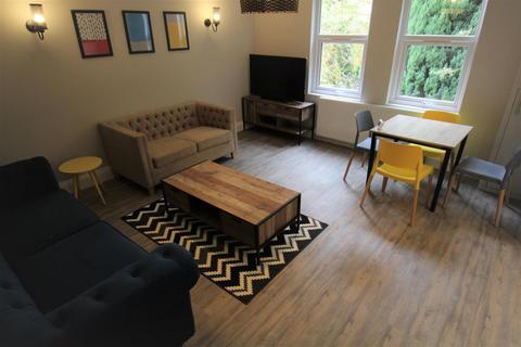 2 bedroom apartment to rent, Cardigan Road, Hyde Park, Leeds, LS6 1EB