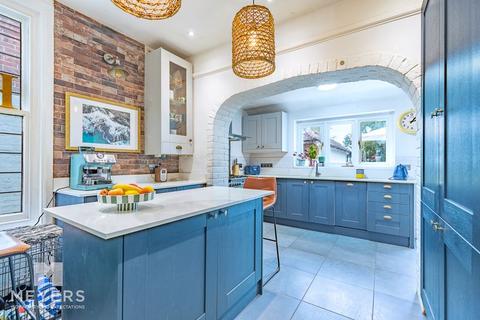 4 bedroom detached house for sale, St. Albans Crescent, Queens Park