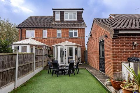 3 bedroom semi-detached house for sale, Brookfield, Thornwood
