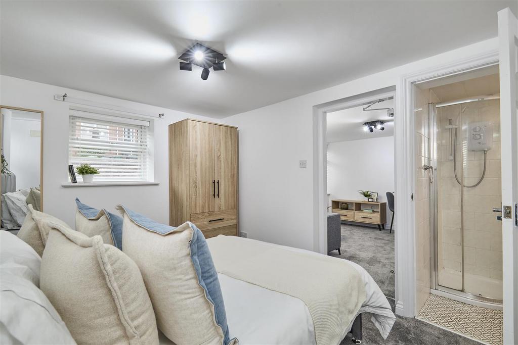 2a Wetherby Grove 10.jpg