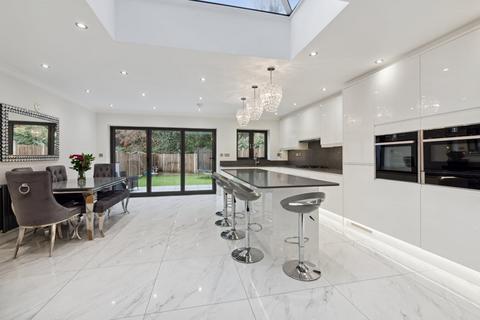 15 Frogmore Gardens, Hayes, UB4 8AN