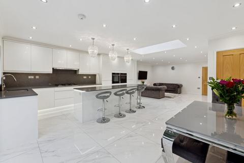 15 Frogmore Gardens, Hayes, UB4 8AN