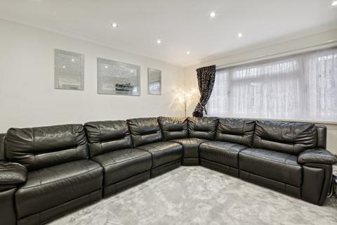 15 Frogmore Gardens, Hayes, UB4 8AN