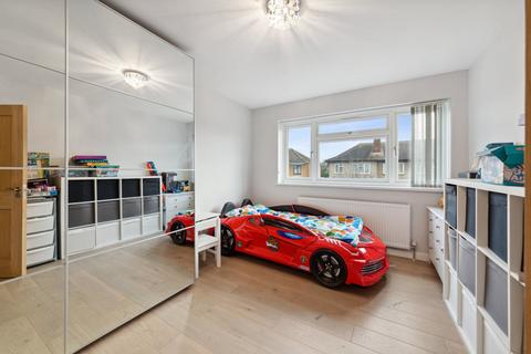 15 Frogmore Gardens, Hayes, UB4 8AN