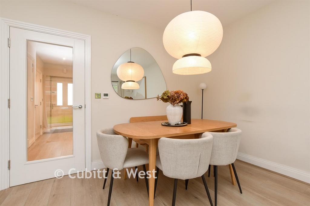 Lounge/Dining Room