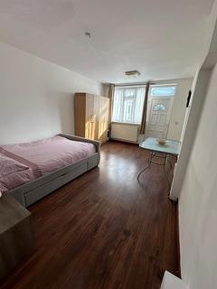 undefined, Parsloes Avenue, Dagenham RM9