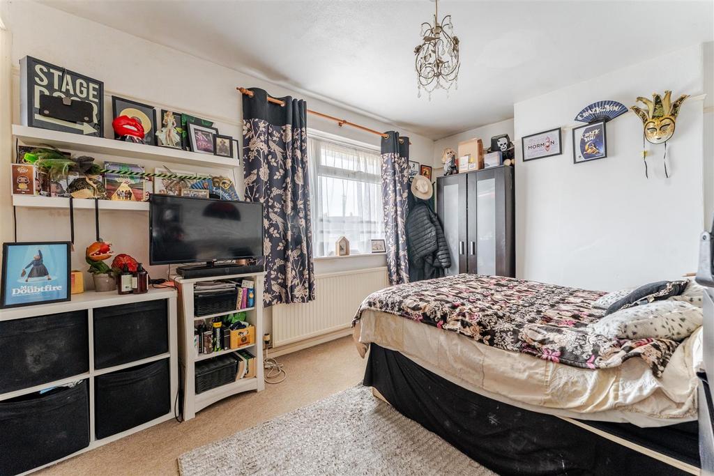 9 - bedroom.jpg