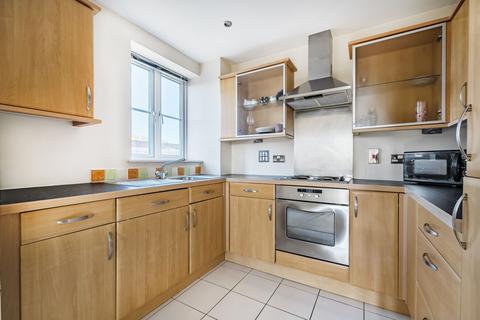 2 bedroom flat to rent, Fobney Street, Reading RG1