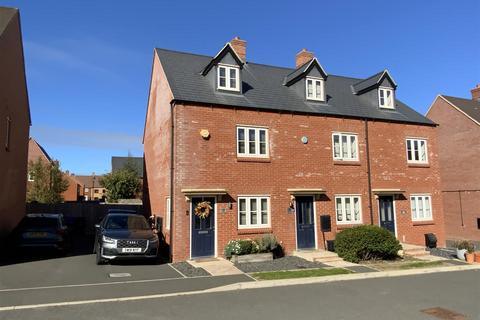 29 Catterick Way, Towcester, NN12 6NX