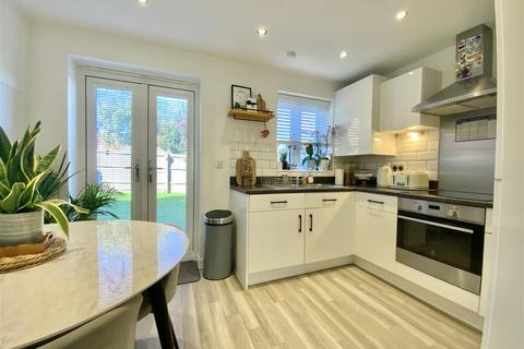 29 Catterick Way, Towcester, NN12 6NX