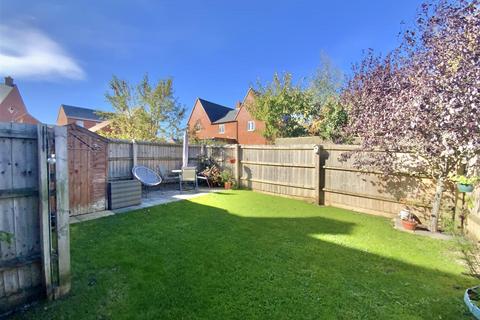 29 Catterick Way, Towcester, NN12 6NX