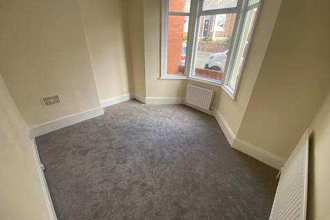 2 bedroom flat to rent, Fern Dene Road, Gateshead