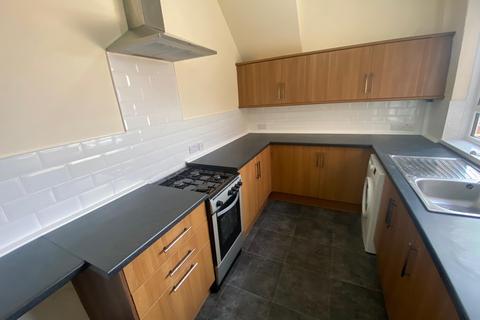 2 bedroom flat to rent, Fern Dene Road, Gateshead