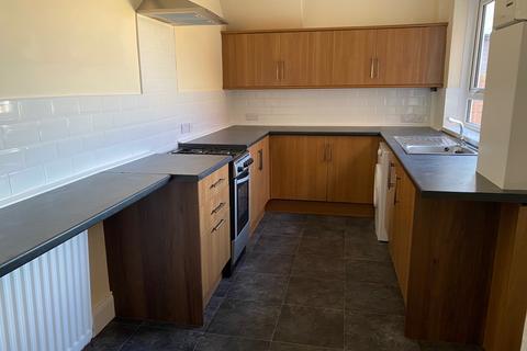 2 bedroom flat to rent, Fern Dene Road, Gateshead