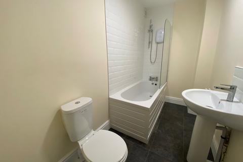 2 bedroom flat to rent, Fern Dene Road, Gateshead