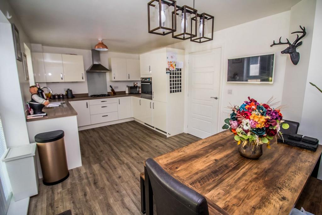 Kitchen Pic 2.