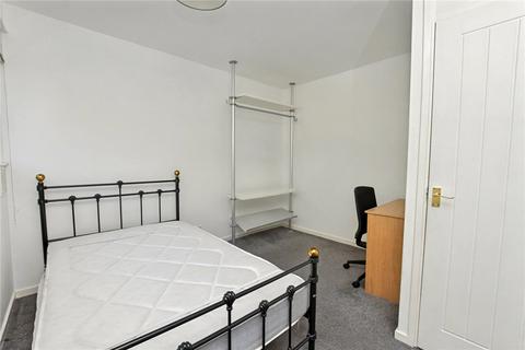 6 Queenswood Gardens, Leeds, LS6 3ED