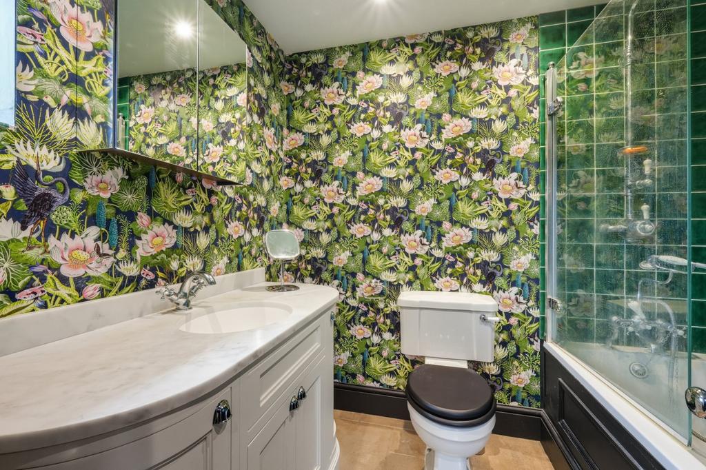 En Suite Bathroom