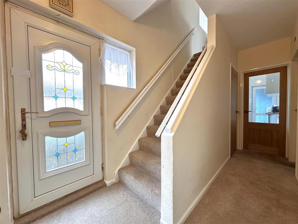 Entrance Hall 800