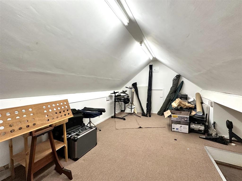 Large Attic Store Room 787