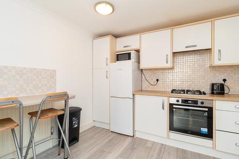 3 bedroom maisonette to rent, Brook Mews North, London W2