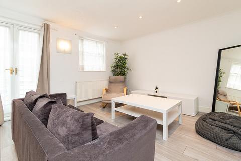 3 bedroom maisonette to rent, Brook Mews North, London W2