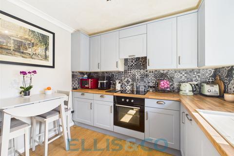 1 bedroom apartment for sale, Lyons Crescent, Tonbridge, Kent, TN9
