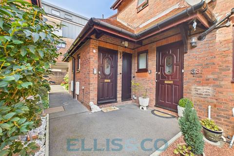 1 bedroom apartment for sale, Lyons Crescent, Tonbridge, Kent, TN9