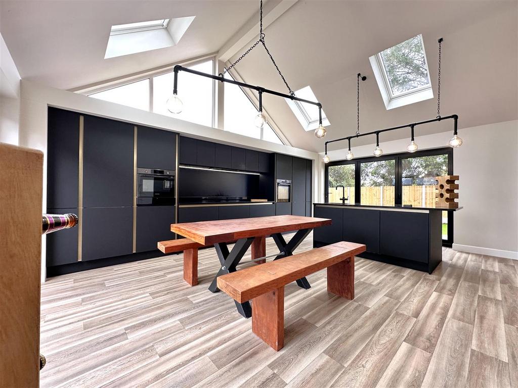 Stunning Family Dining Kitchen 231