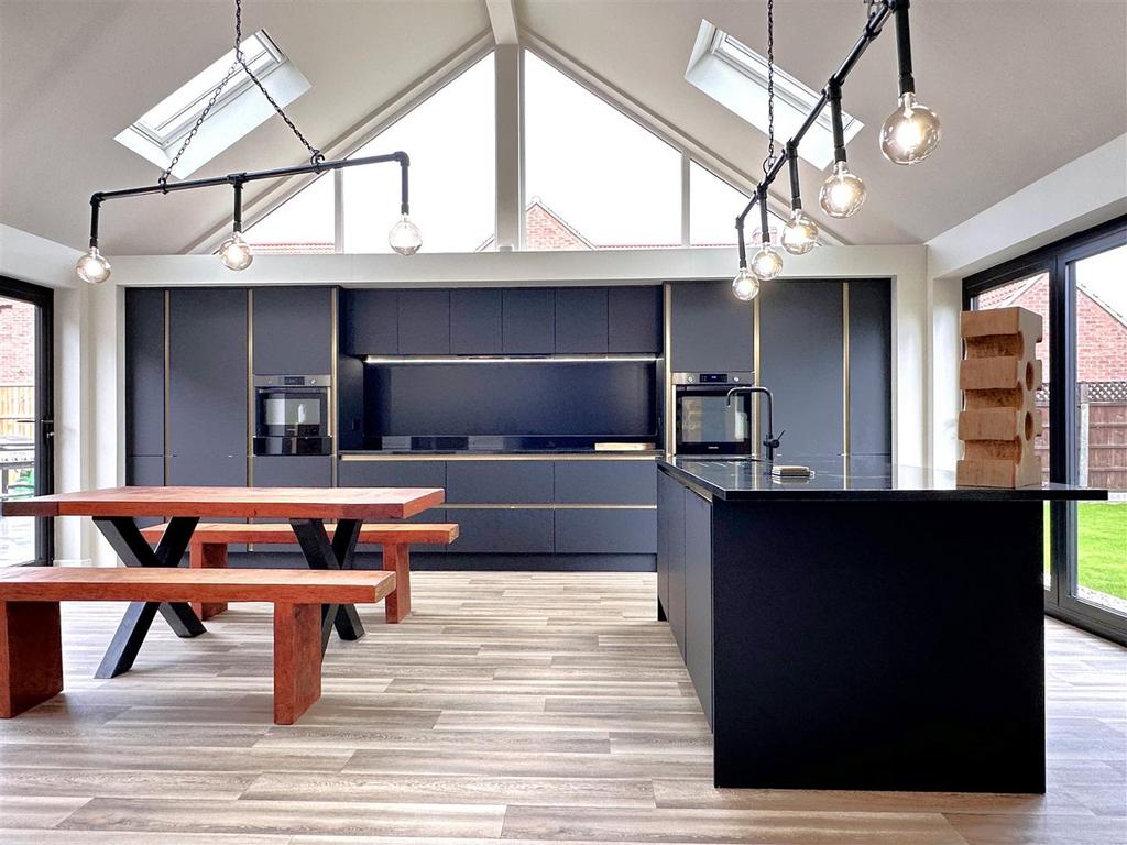 Luxurious Bespoke Kitchen 260