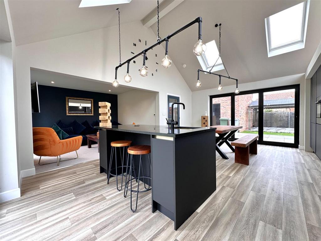 OPEN-PLAN Living/Dining Kitchen 240