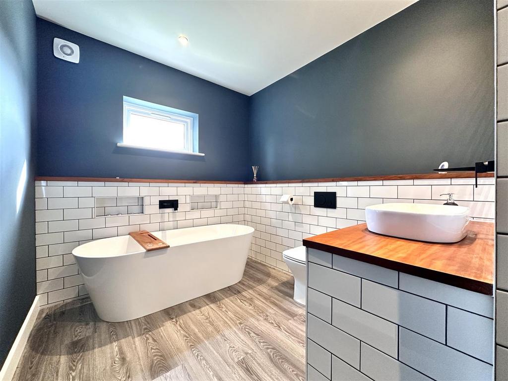 Family Bathroom 131
