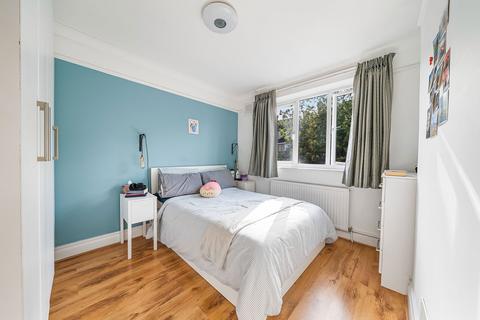 2 bedroom flat for sale, Armoury Way, London SW18