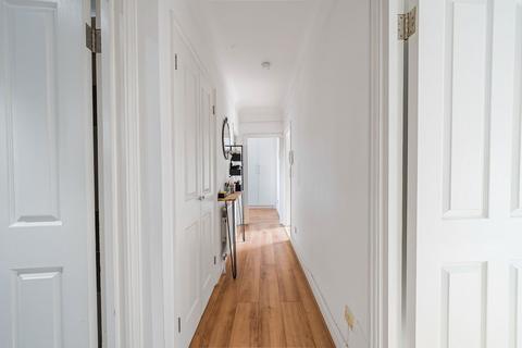 2 bedroom flat for sale, Armoury Way, London SW18