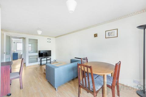 2 bedroom flat to rent, Cotton Avenue, London