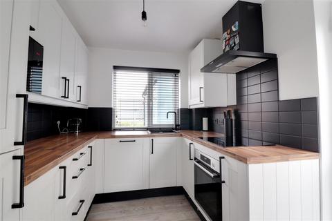 10 Bathleaze, Kings Stanley, Stonehouse, GL10 3JW