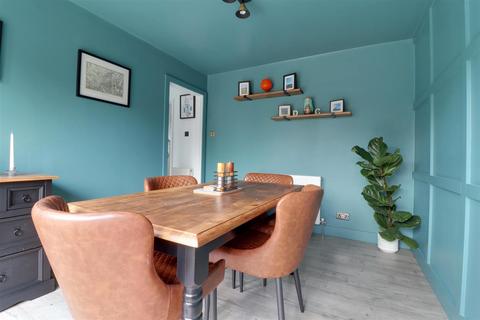 10 Bathleaze, Kings Stanley, Stonehouse, GL10 3JW