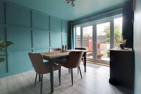 10 Bathleaze, Kings Stanley, Stonehouse, GL10 3JW