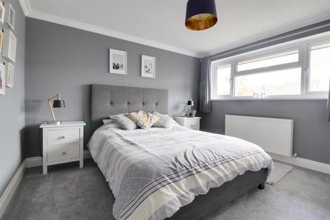 10 Bathleaze, Kings Stanley, Stonehouse, GL10 3JW