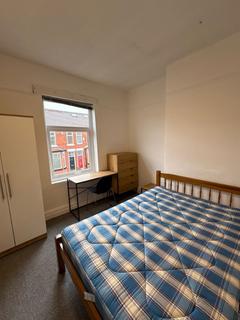 5 bedroom terraced house to rent, Cawdor road, Manchester M14