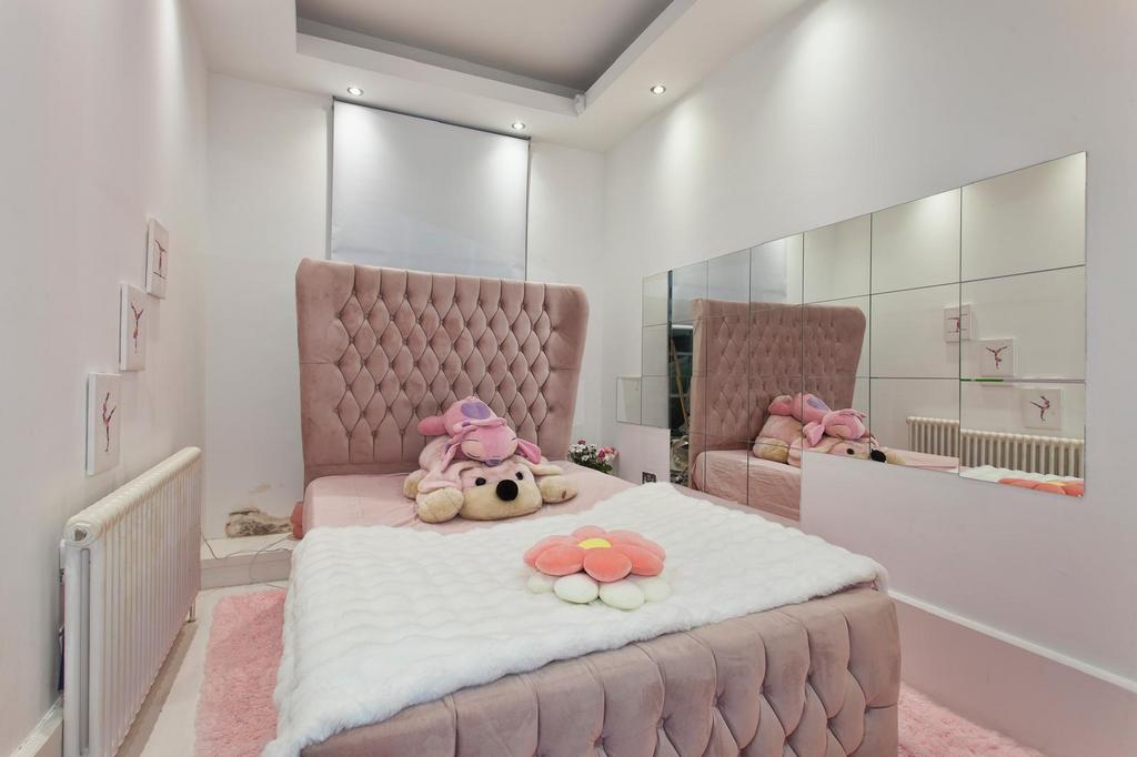 Linfield gardens bedroom 1 - Copy.jpeg